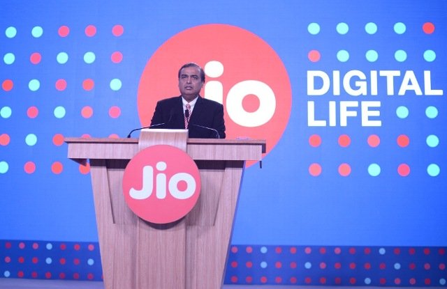 Reliance Jio Wins 'Best Mobile Operator Service for Consumers' at Global  Mobile Awards 2018 ; JioTV Wins 'Best Mobile Video Content' Award - News18