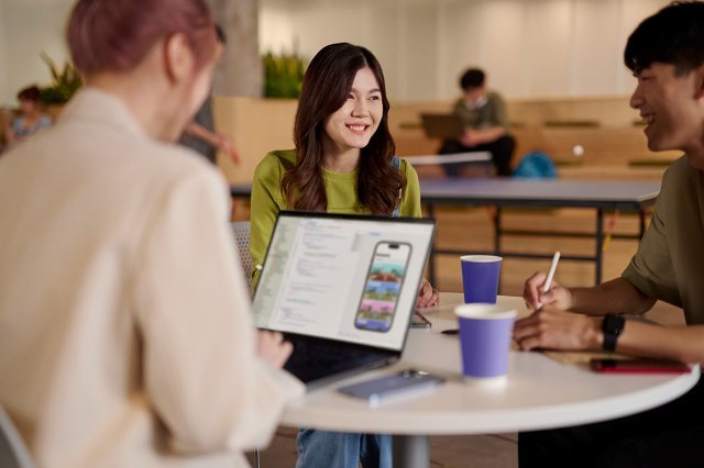 Apple female employees