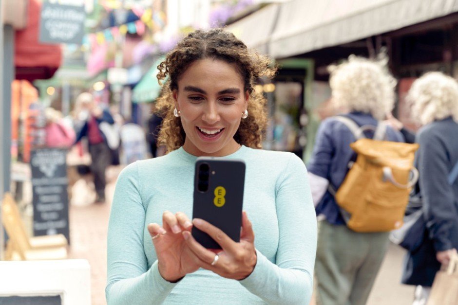 smartphone customers on EE 5G network